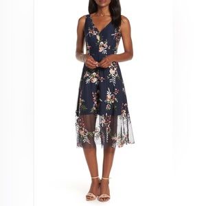 Vince Camuto
Women's Blue Embroidered Mesh V-neck Midi Dress